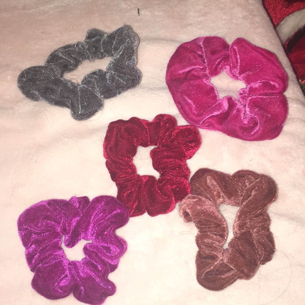 5 scrunchies
